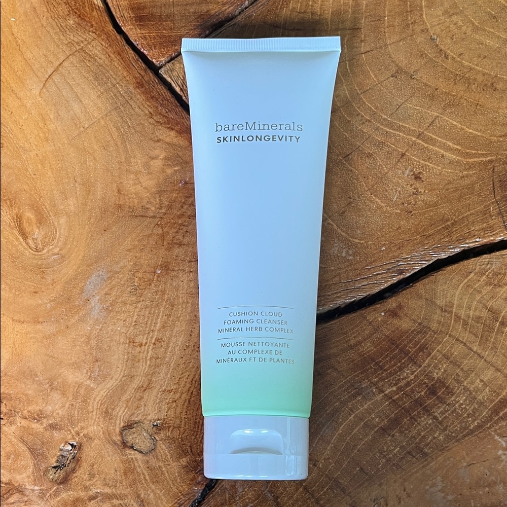 bareMinerals SKINLONGEVITY Cushion Cloud Cleanser - White & Light Green